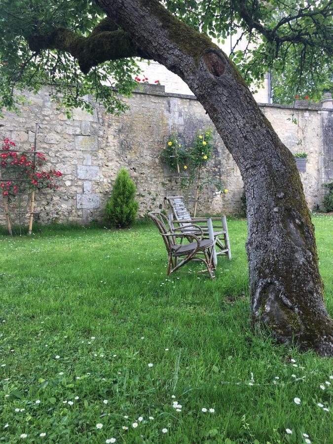 Bed and Breakfast Grange Bleuet Aubeterre-sur-Dronne Exterior foto