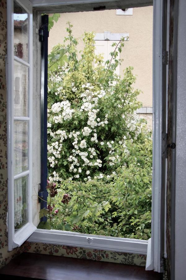 Bed and Breakfast Grange Bleuet Aubeterre-sur-Dronne Exterior foto